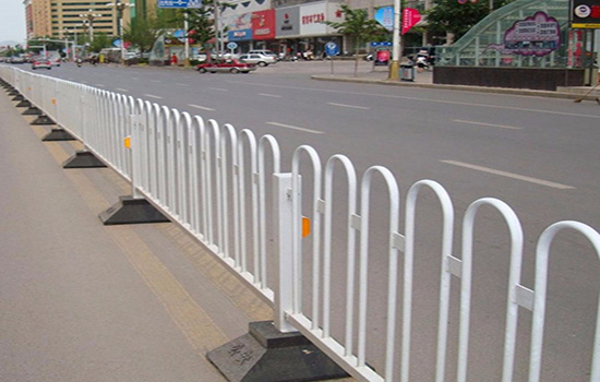 城市交通<a href=http://www.hdauto.net.cn target=_blank class=infotextkey>護(hù)欄</a>