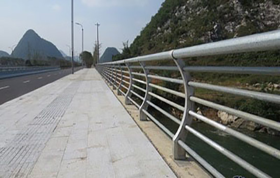 公路隔離<a href=http://www.hdauto.net.cn target=_blank class=infotextkey>護欄</a>