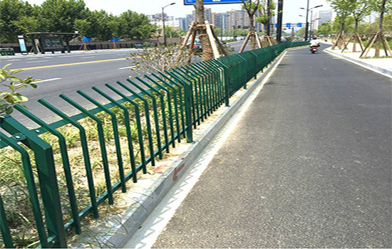 鋅鋼<a href=http://www.hdauto.net.cn target=_blank class=infotextkey>護欄</a>多少錢一米