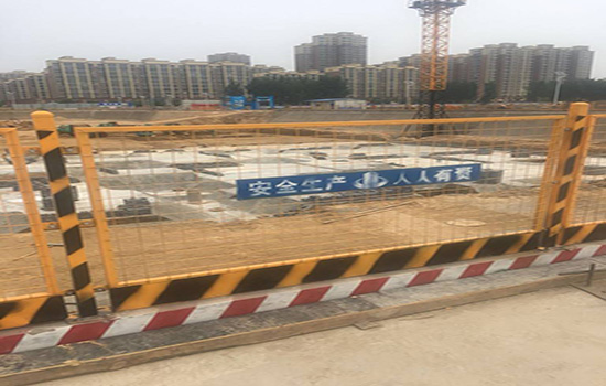 施工現(xiàn)場<a href=http://www.hdauto.net.cn target=_blank class=infotextkey>圍欄</a>