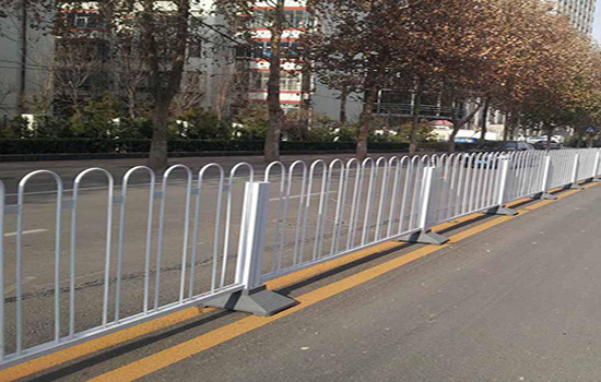 道路馬路<a href=http://www.hdauto.net.cn target=_blank class=infotextkey>護(hù)欄</a>
