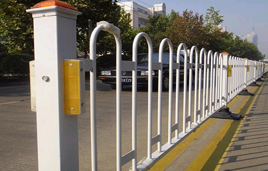 京式道路<a href=http://www.hdauto.net.cn target=_blank class=infotextkey>護(hù)欄</a>